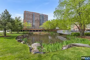 317 Hudson Park 317, Edgewater, NJ 07020 - Photo 2