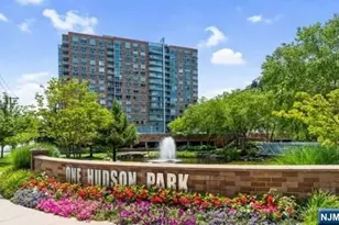 317 Hudson Park 317, Edgewater, NJ 07020 - Photo 1