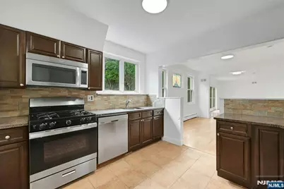 470 Washington Avenue 1 #1, Cliffside Park, NJ 07010 - Photo 4