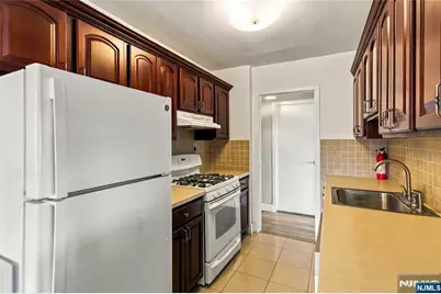 285 Aycrigg Avenue 12G #12G, Passaic, NJ 07055 - Photo 10