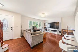 553 Ray Ave, Ridgefield, NJ 07657 - Photo 4