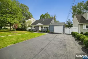 76 Day Ave, Bergenfield, NJ 07621 - Photo 2