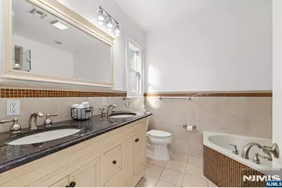 50 Myrtle Avenue A #A, Edgewater, NJ 07020 - Photo 16
