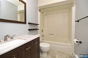 160 Overlook Ave 3E2, Hackensack, NJ 07601 - Photo 10