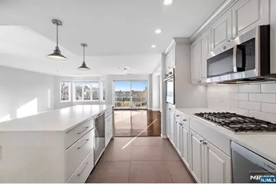 509 Stockton Court, Edgewater, NJ 07020 - Photo 8