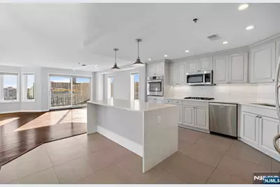 509 Stockton Court, Edgewater, NJ 07020 - Photo 10
