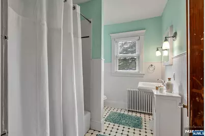 365 Walthery Avenue, Ridgewood, NJ 07450 - Photo 18