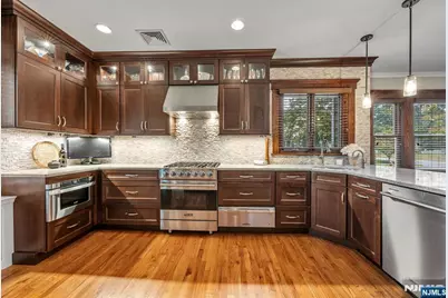 365 Walthery Avenue, Ridgewood, NJ 07450 - Photo 12