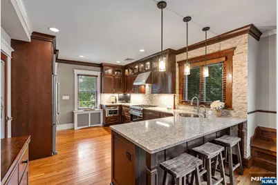 365 Walthery Avenue, Ridgewood, NJ 07450 - Photo 10