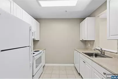 905 River Road 204 #204, Edgewater, NJ 07020 - Photo 4