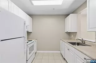905 River Road 204, Edgewater, NJ 07020 - Photo 4