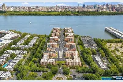 415 Chase Court 415 #415, Edgewater, NJ 07020 - Photo 2