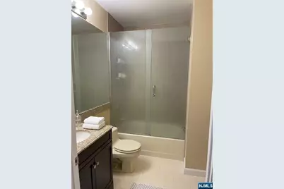 415 Chase Court 415 #415, Edgewater, NJ 07020 - Photo 8