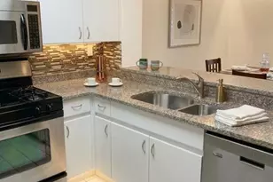 415 Chase Ct 415, Edgewater, NJ 07020 - Photo 8