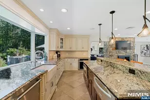 29 Appert Terrace, Mahwah, NJ 07430 - Photo 12