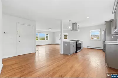 15 Monroe Place 2 #2, Montclair, NJ 07042 - Photo 2