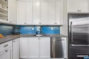 232 Montgomery Street 3, Jersey City, NJ 07302 - Photo 16