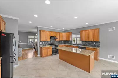 341 Maple Street, Moonachie, NJ 07074 - Photo 8