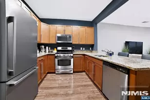 2408 Windsor Park Ct, Englewood, NJ 07631 - Photo 2