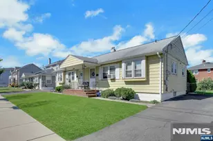 35 Grant St, East Rutherford, NJ 07073 - Photo 4