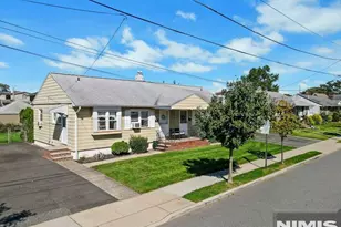 35 Grant St, East Rutherford, NJ 07073 - Photo 2