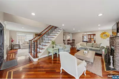 664 Teneyck Avenue, Lyndhurst Township, NJ 07071 - Photo 2