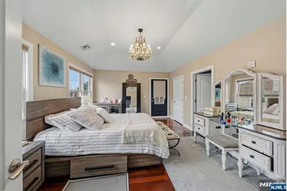 664 Teneyck Avenue, Lyndhurst Township, NJ 07071 - Photo 8