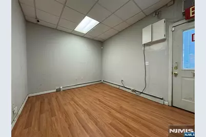 654 Milton Avenue, Lyndhurst Township, NJ 07071 - Photo 6