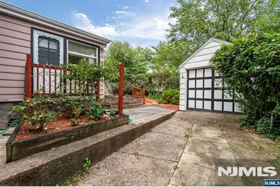 81 Grayson Place, Teaneck Township, NJ 07666 - Photo 26