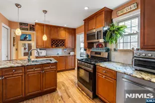 81 Grayson Pl, Teaneck Township, NJ 07666 - Photo 8