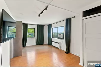 410 Fairview Avenue 4J #4J, Fort Lee, NJ 07024 - Photo 10