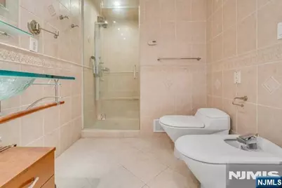 251 Bellemeade Avenue, Fort Lee, NJ 07024 - Photo 16