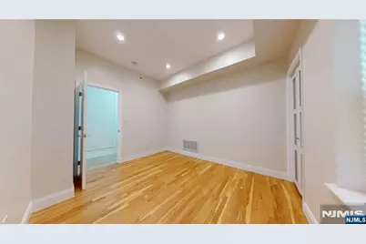 673 Bergen Avenue 2D #2D, Jersey City, NJ 07304 - Photo 18
