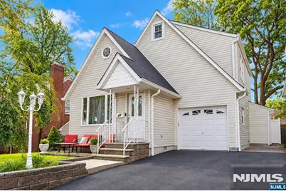 340 Roosevelt Avenue, Hasbrouck Heights, NJ 07604 - Photo 4