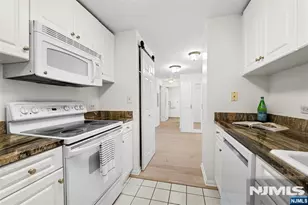 2 Constitution Ct 1008, Hoboken, NJ 07030 - Photo 8