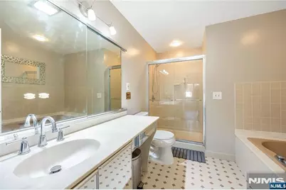 300 Gorge 8 #8, Cliffside Park, NJ 07010 - Photo 18