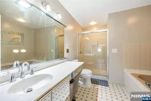 300 Gorge 8, Cliffside Park, NJ 07010 - Photo 18