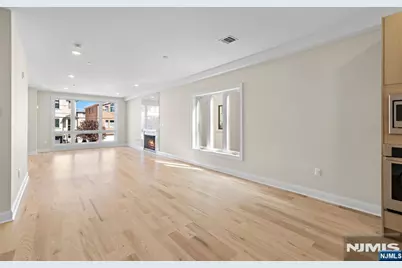 384 Lincoln Avenue, Cliffside Park, NJ 07010 - Photo 4