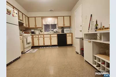 527 Stuyvesant Avenue, Lyndhurst Township, NJ 07071 - Photo 6