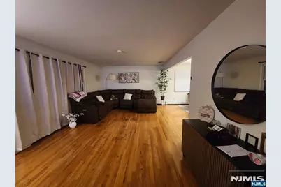 527 Stuyvesant Avenue, Lyndhurst Township, NJ 07071 - Photo 2