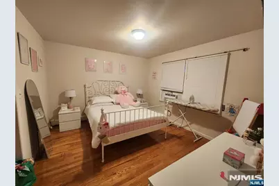 527 Stuyvesant Avenue, Lyndhurst Township, NJ 07071 - Photo 8