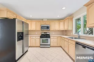 393 Washington Ave B, Cliffside Park, NJ 07010 - Photo 22