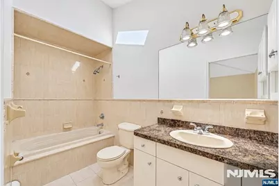 393 Washington Avenue B #B, Cliffside Park, NJ 07010 - Photo 4