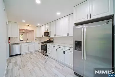 92 Meadowview Court, Leonia, NJ 07605 - Photo 10