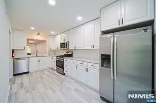 92 Meadowview Ct, Leonia, NJ 07605 - Photo 10