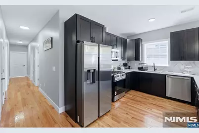 428 Peshine Avenue, Newark, NJ 07112 - Photo 8