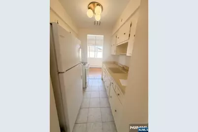 423 Walker Street C6 #C6, Fairview, NJ 07022 - Photo 12
