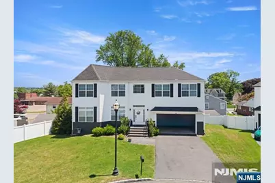 28 Lamb Court, Norwood, NJ 07648 - Photo 1
