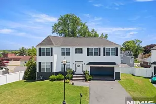 28 Lamb Ct, Norwood, NJ 07648 - Photo 1