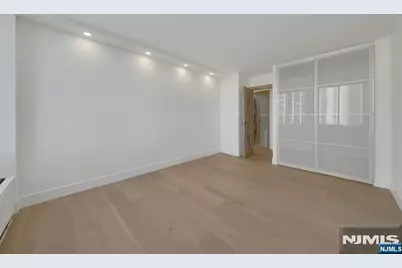 300 Winston 1009 #1009, Cliffside Park, NJ 07010 - Photo 10